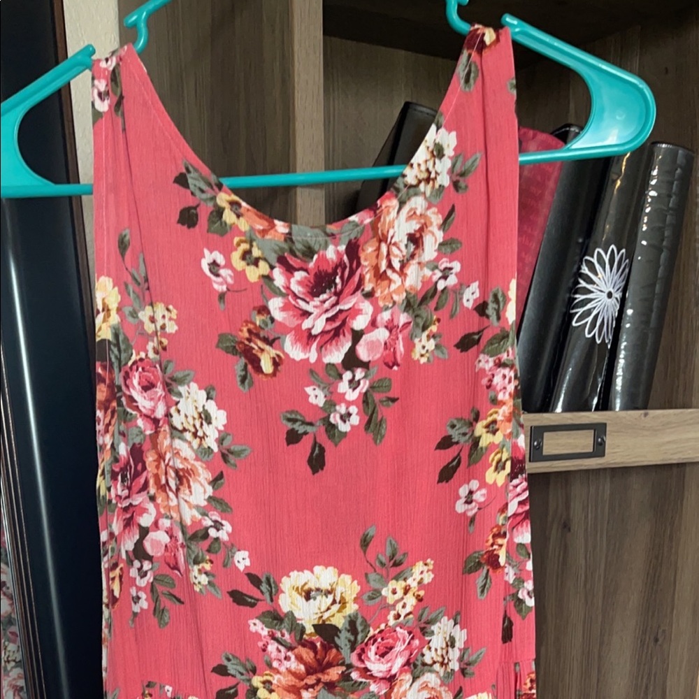 New! Boutique purchase. Cute long in back. Good with leggings or shorts.